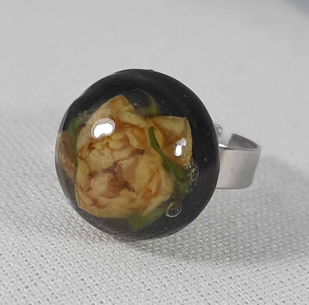 Unique Epoxy resin ring with Rose - black - Image 2