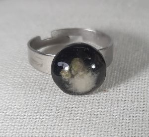 Black Epoxy Resin Ring with White Dried Flower 