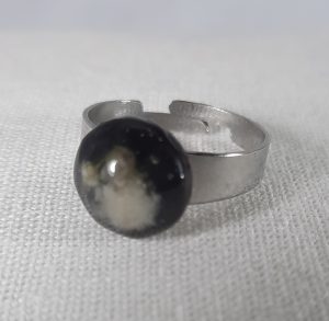 Black Epoxy Resin Ring with White Dried Flower 